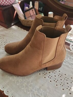 Soda Women's Tan Faux Suede Chelsea Booties